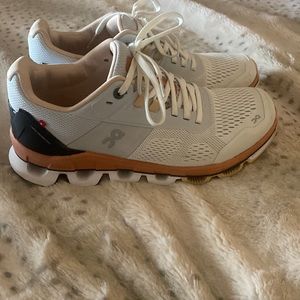 Womens On Cloudace running shoes size 7.5
